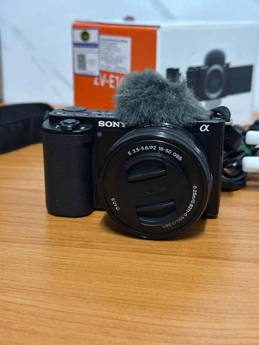 Sony ZV-E10 พร้อมเลนส์ Kit 16-50mm OSS